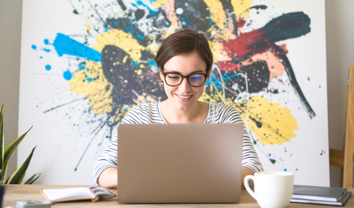 15 Best Online Jobs For Freelance Artists (Work From Anywhere!)